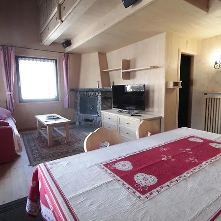 Tranquil In Italy Near Area ليفينو